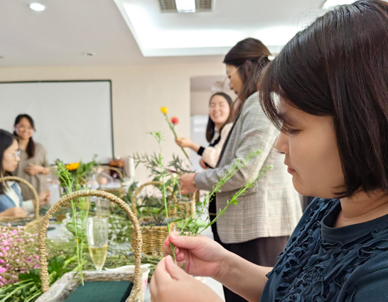 女神节里笑容翻飞，欢乐不退